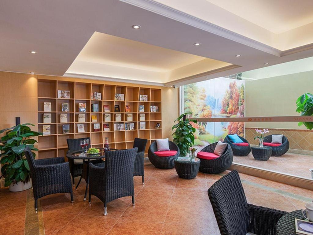 Vienna Classic Hotel Guangdong Yangxi Moon Bay Ngoại thất bức ảnh